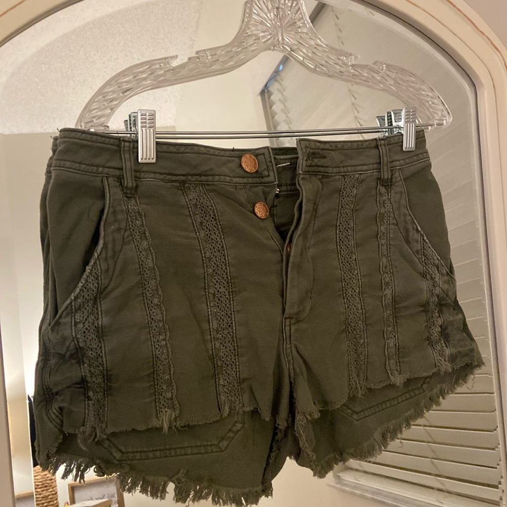 Jean Shorts in Khaki color